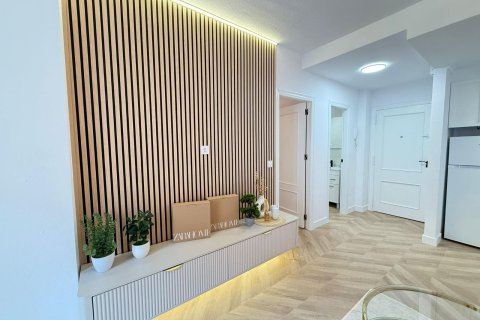 Apartment in Torrevieja, Alicante, Spain 2 bedrooms, 55 sq.m. No. 184394