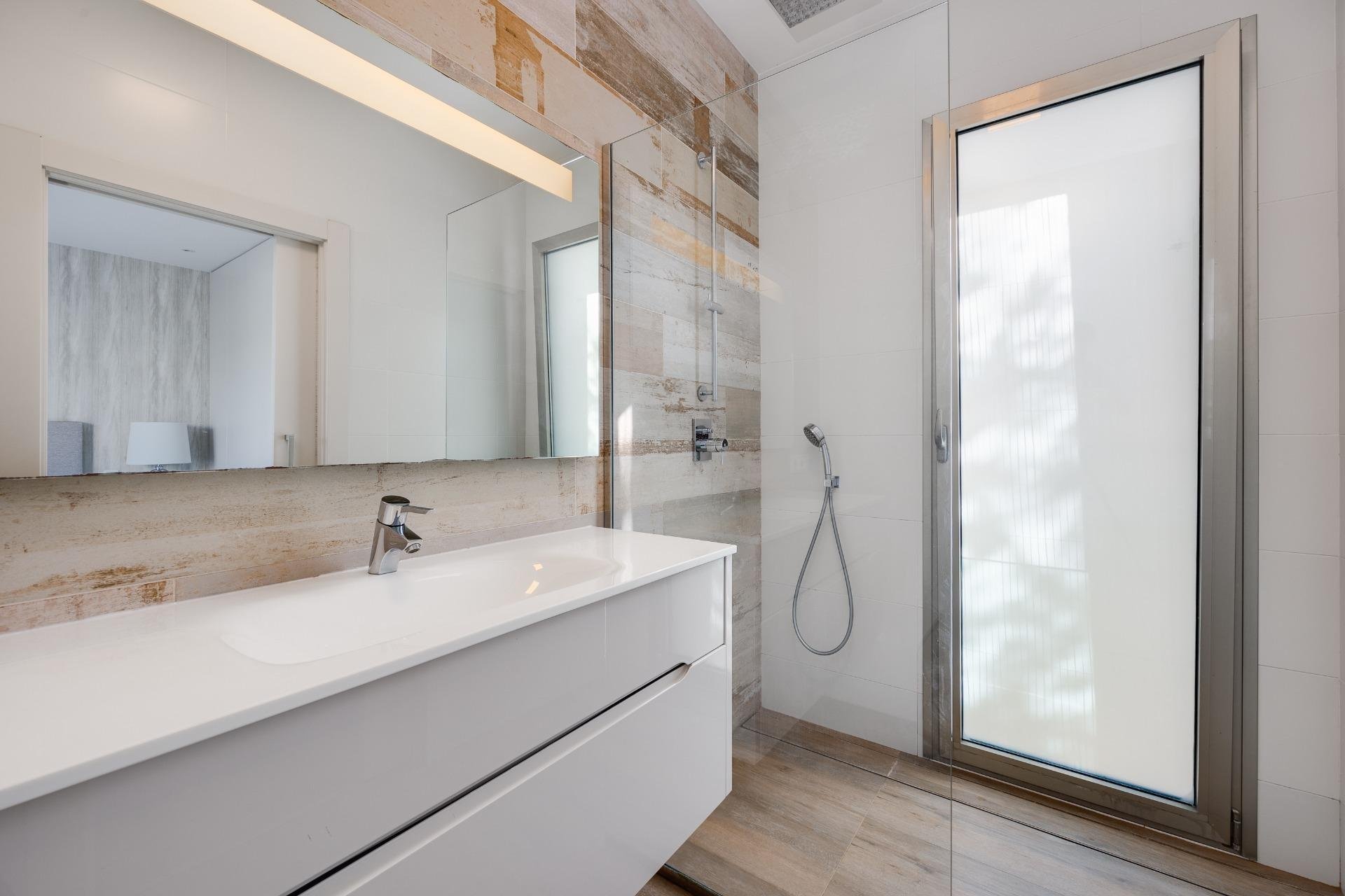 Apartamento en San Miguel de Salinas, Alicante, España 4 dormitorios, 154 m2 No. 181805