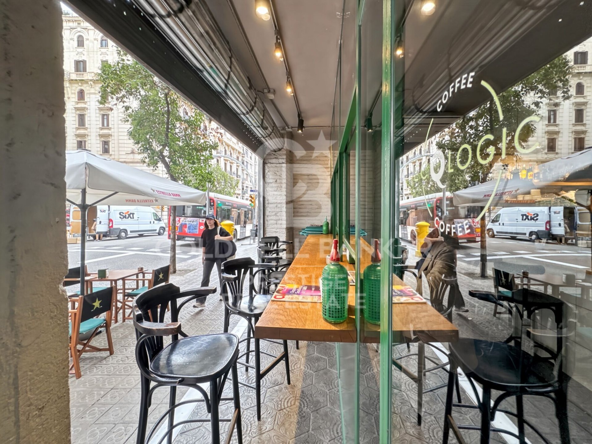 Commercial property in Barcelona, Spain 259 sq.m. No. 160519