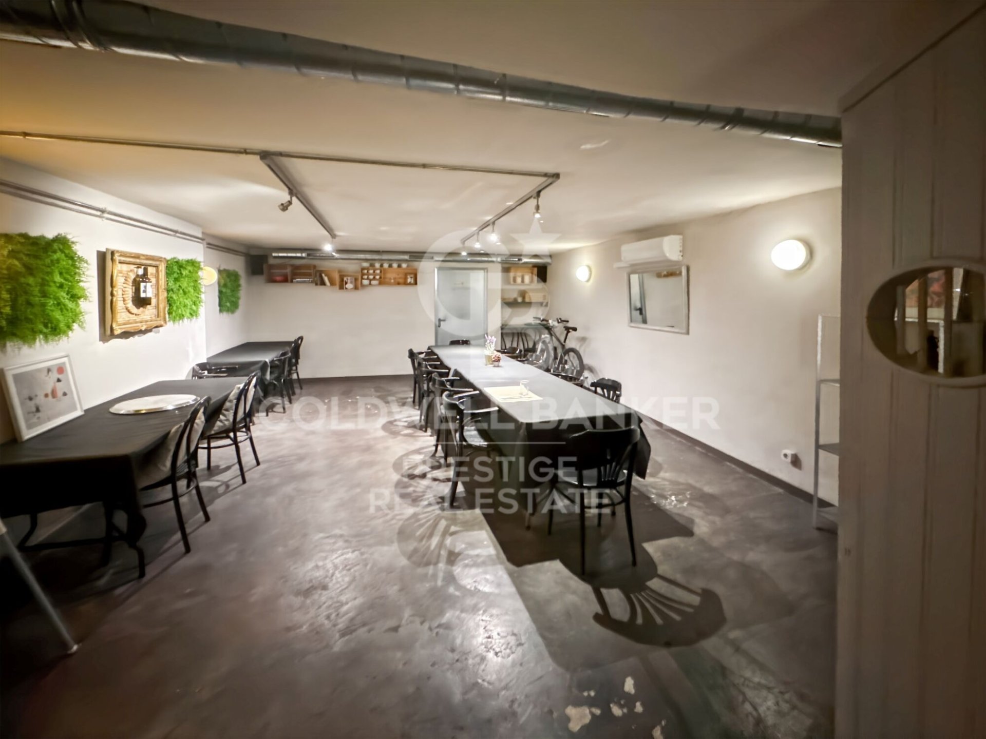 Commercial property in Barcelona, Spain 259 sq.m. No. 160519