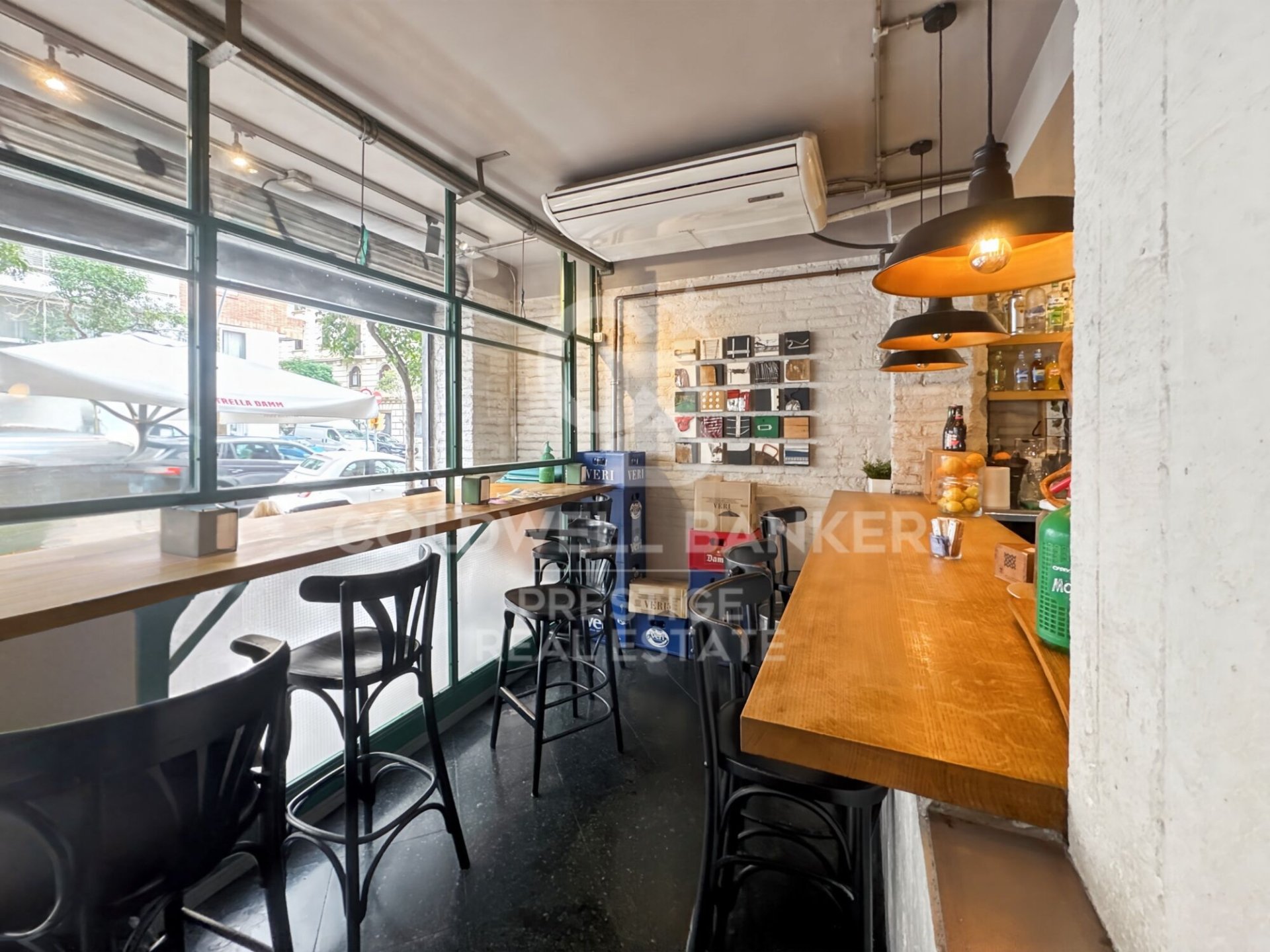 Commercial property in Barcelona, Spain 259 sq.m. No. 160519