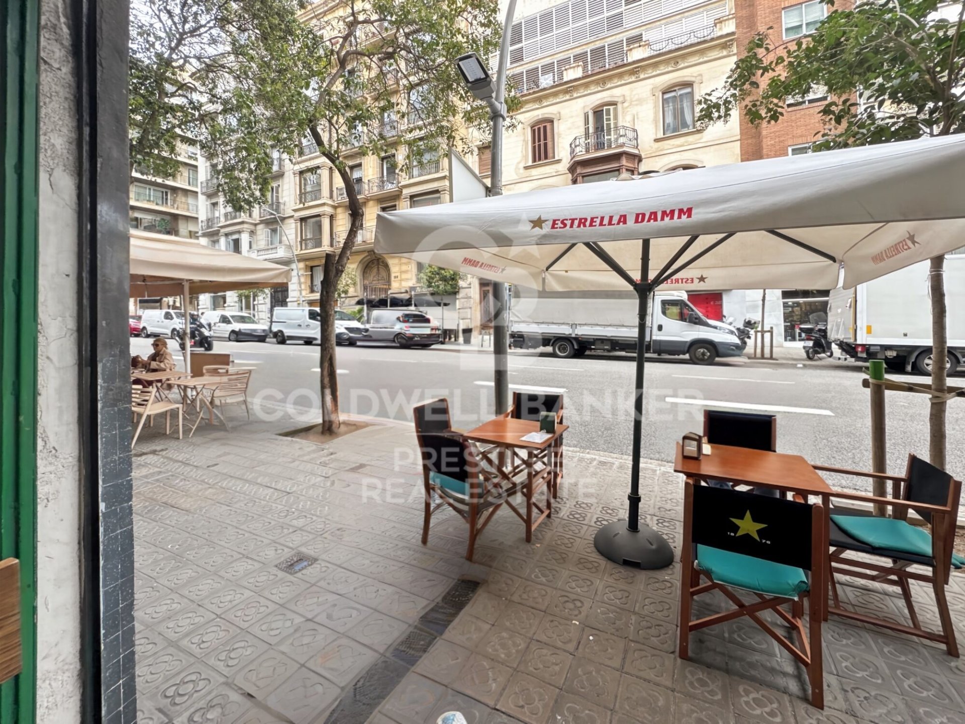 Commercial property in Barcelona, Spain 259 sq.m. No. 160519