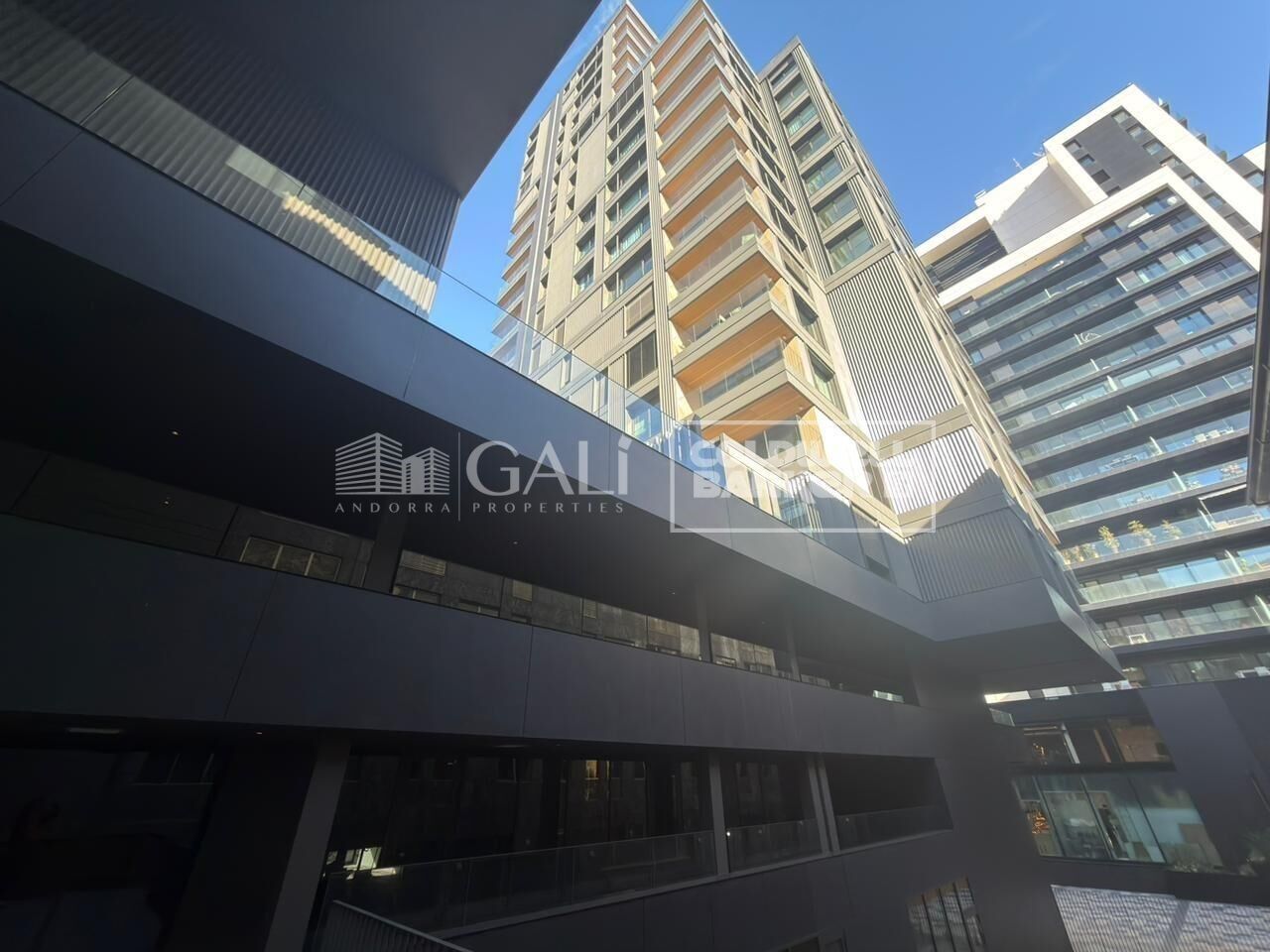 Ofiss Principado De Andorra (Ninguna Poblacion Tiene C.P.), Lleida, Spānijā 94 m2 Nr. 160520