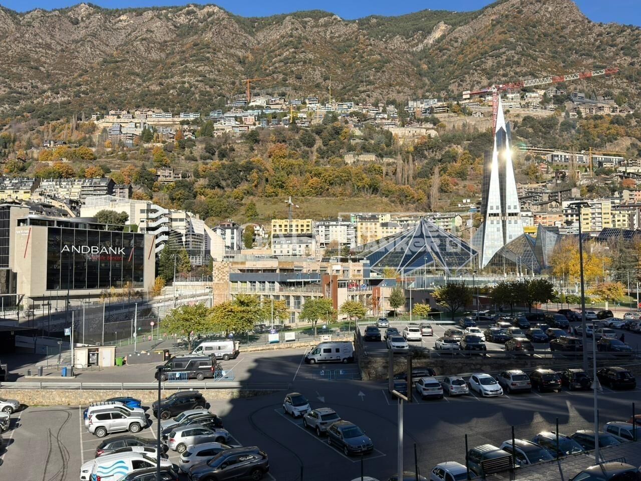 Ofiss Principado De Andorra (Ninguna Poblacion Tiene C.P.), Lleida, Spānijā 94 m2 Nr. 160520