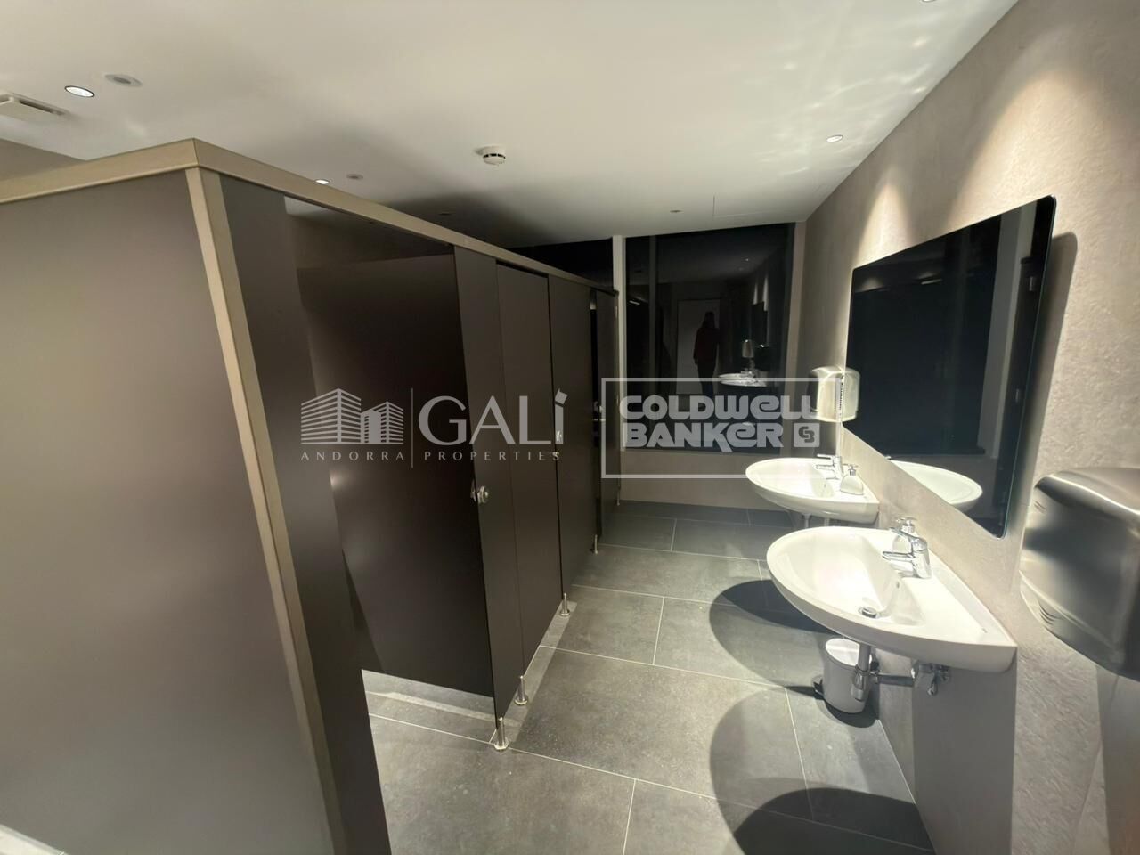Ofiss Principado De Andorra (Ninguna Poblacion Tiene C.P.), Lleida, Spānijā 94 m2 Nr. 160520