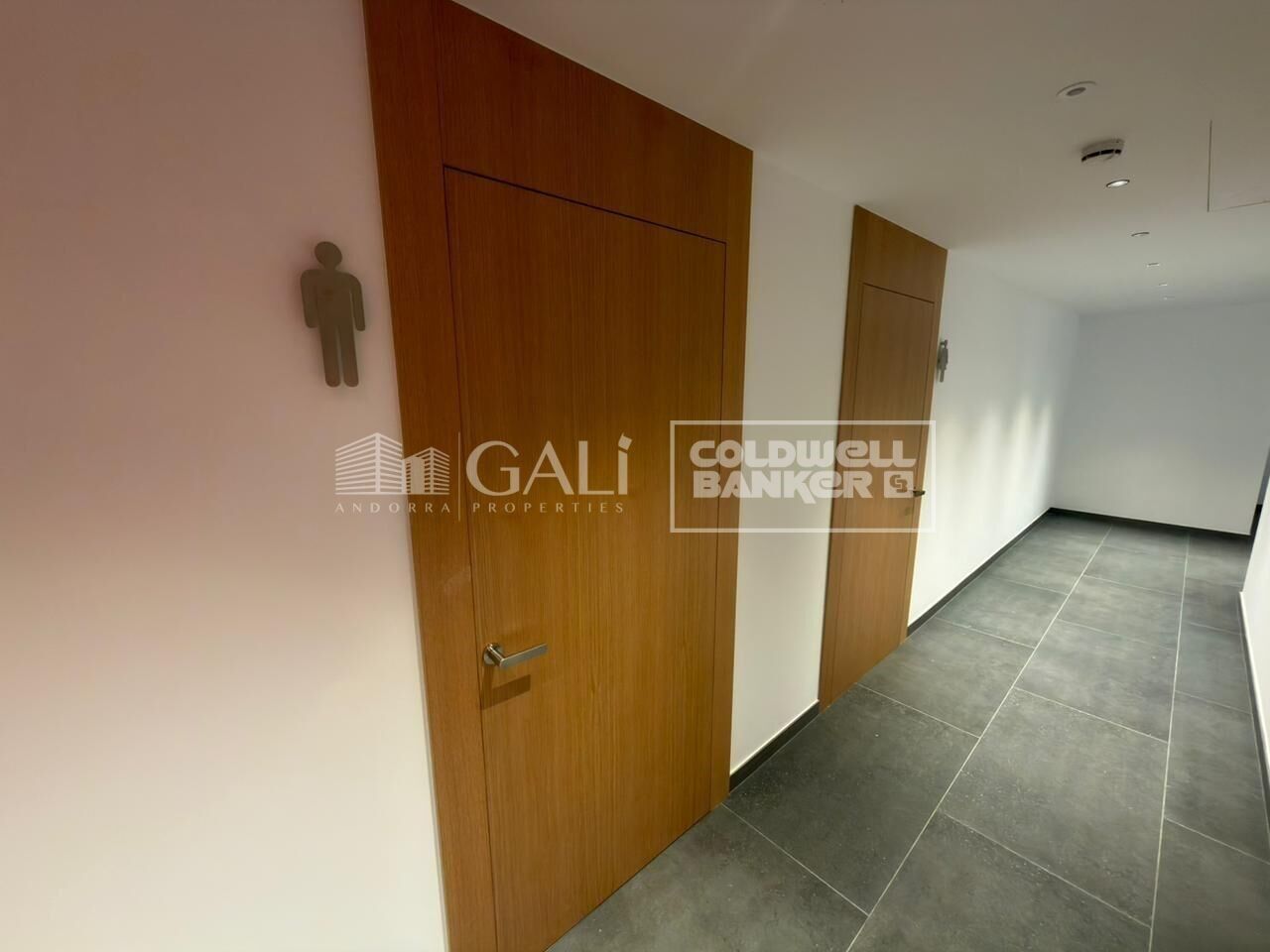 Ofiss Principado De Andorra (Ninguna Poblacion Tiene C.P.), Lleida, Spānijā 94 m2 Nr. 160520