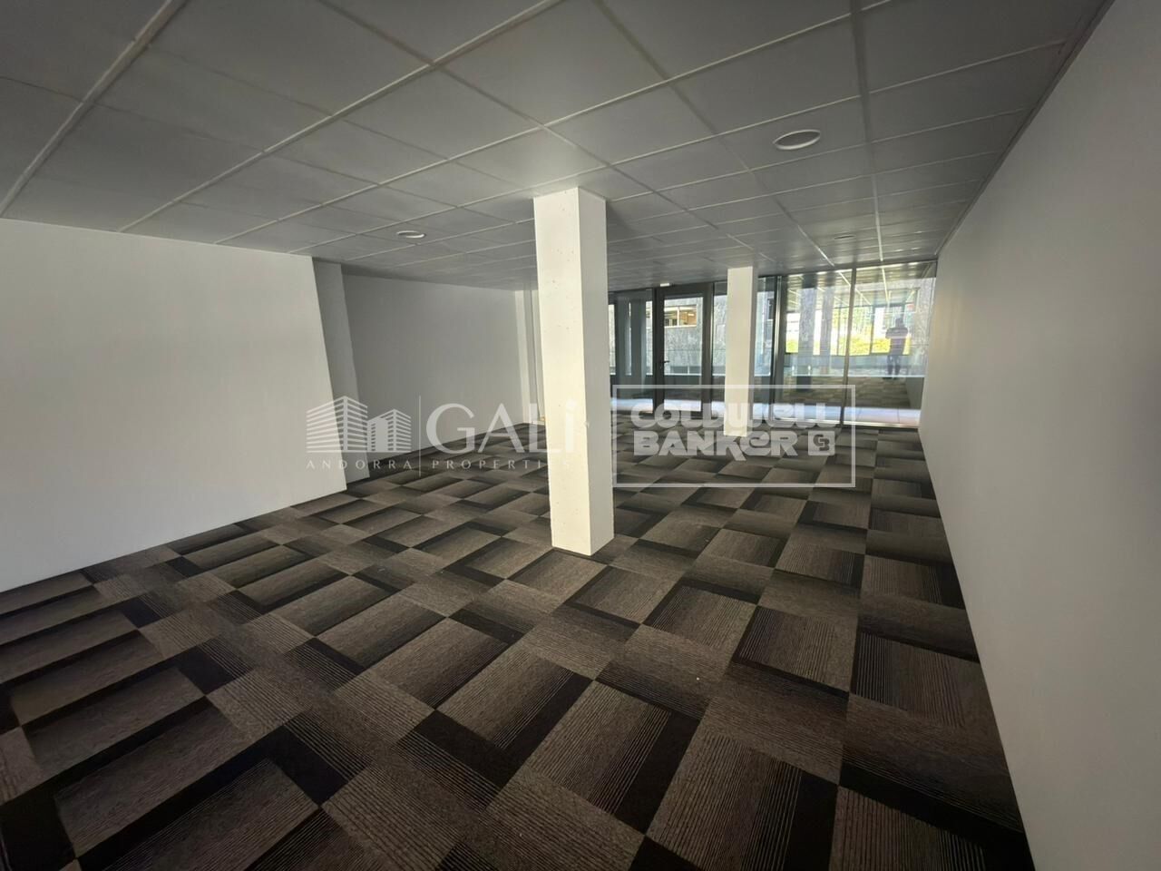 Ofiss Principado De Andorra (Ninguna Poblacion Tiene C.P.), Lleida, Spānijā 94 m2 Nr. 160520