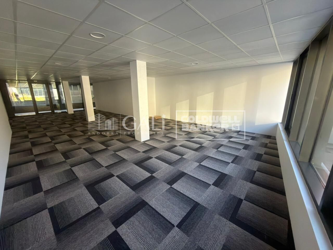 Ofiss Principado De Andorra (Ninguna Poblacion Tiene C.P.), Lleida, Spānijā 94 m2 Nr. 160520