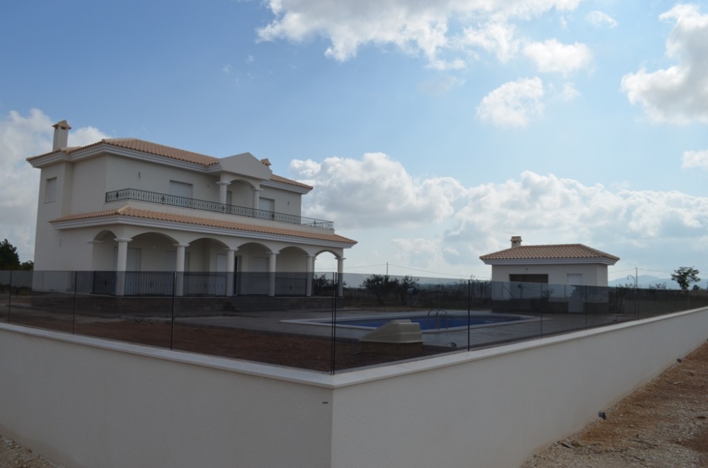 Villa in Pinoso, Alicante, Spain 4 bedrooms, 195 sq.m. No. 81030