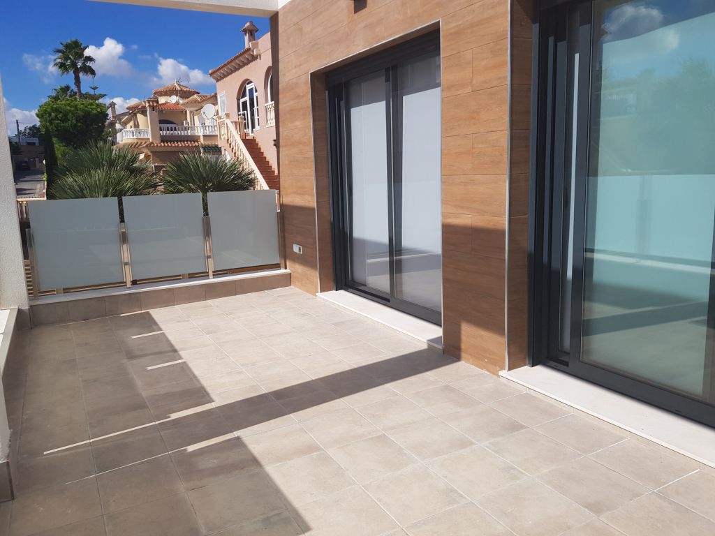 Villa in Villamartin, Alicante, Spain 4 bedrooms, 293 sq.m. No. 81035