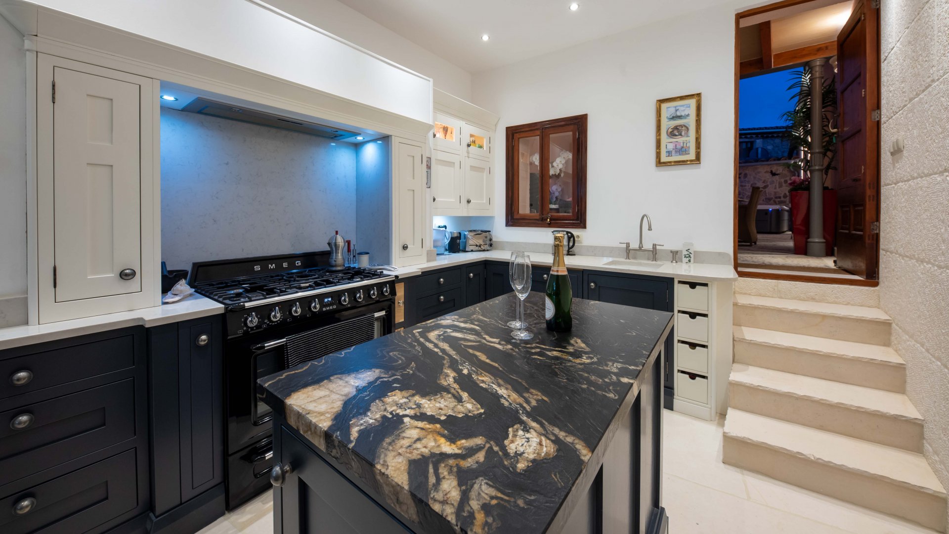Kaupunkipientalo Calvia, Mallorca, Espanja 4 makuuhuonetta, 400 m2 No. 98002