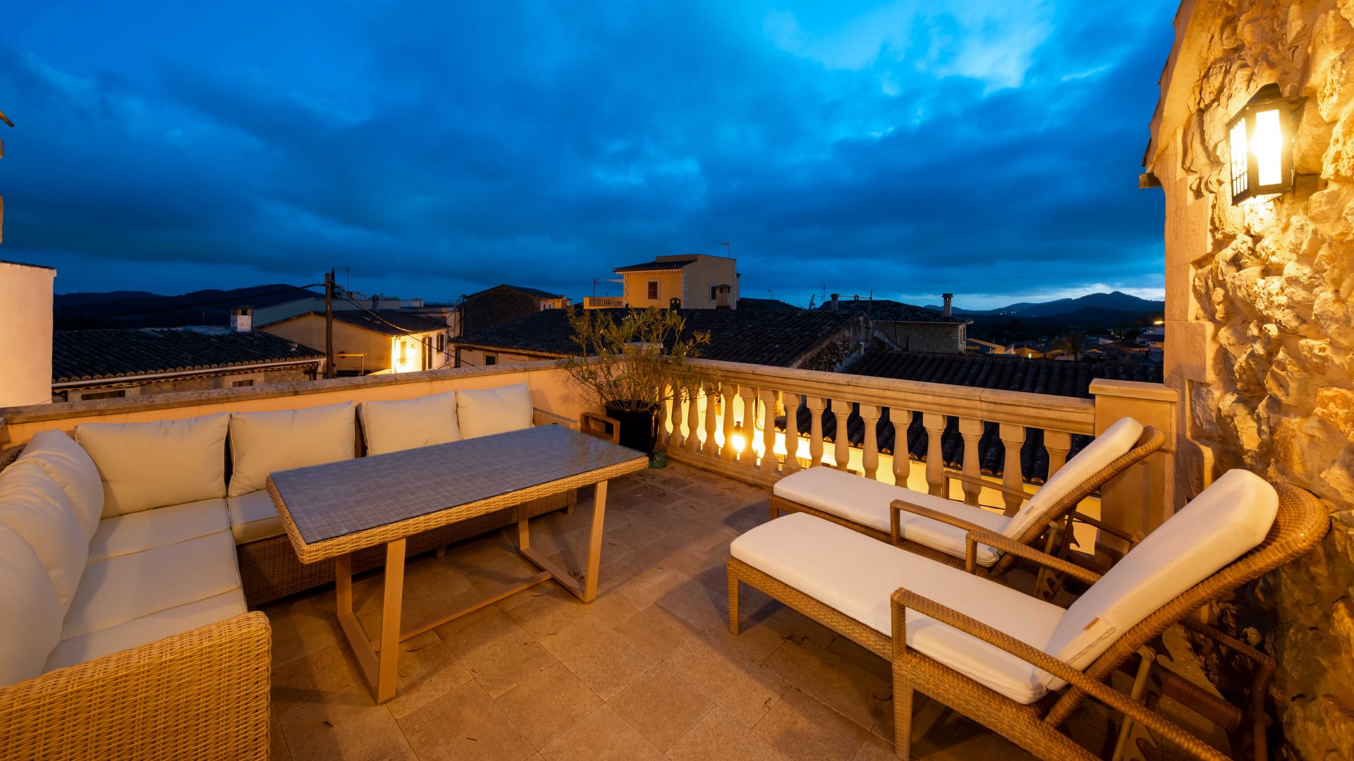 Kaupunkipientalo Calvia, Mallorca, Espanja 4 makuuhuonetta, 400 m2 No. 98002