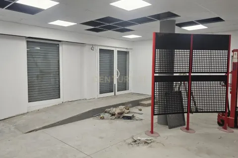 Retail store in Santa Perpetua De Mogoda, Barcelona, Spain 1 bedroom, 120 sq.m. No. 186240