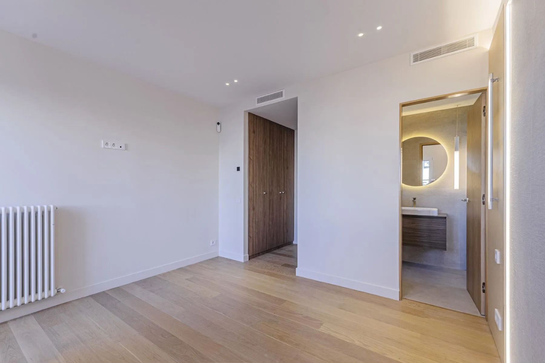 Квартира в Барселона, Испания 4 спальни,  №141135
