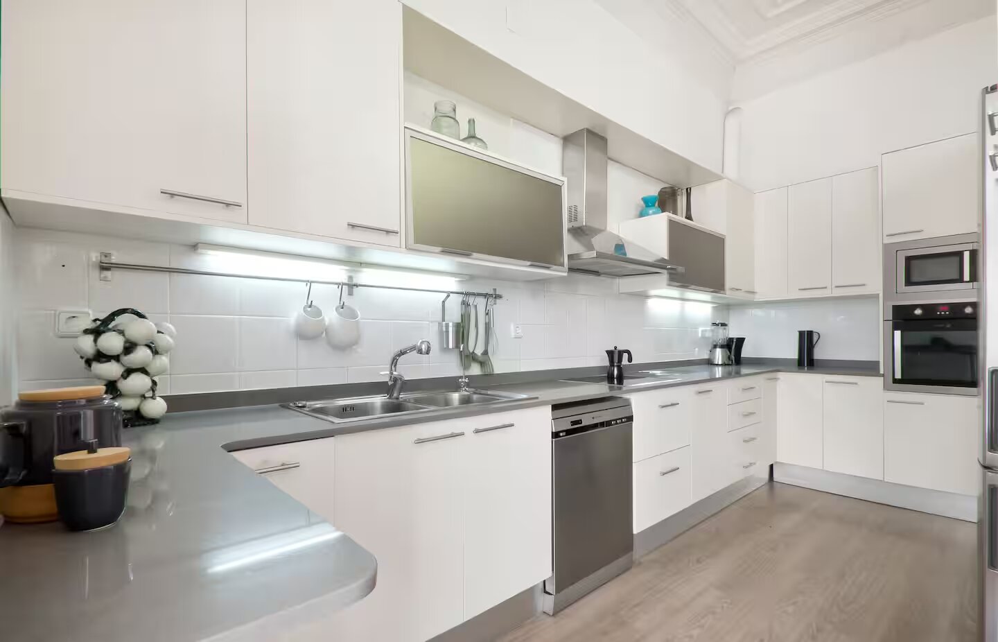 Apartment à Barcelona, Espagne 4 chambres,  No. 141133