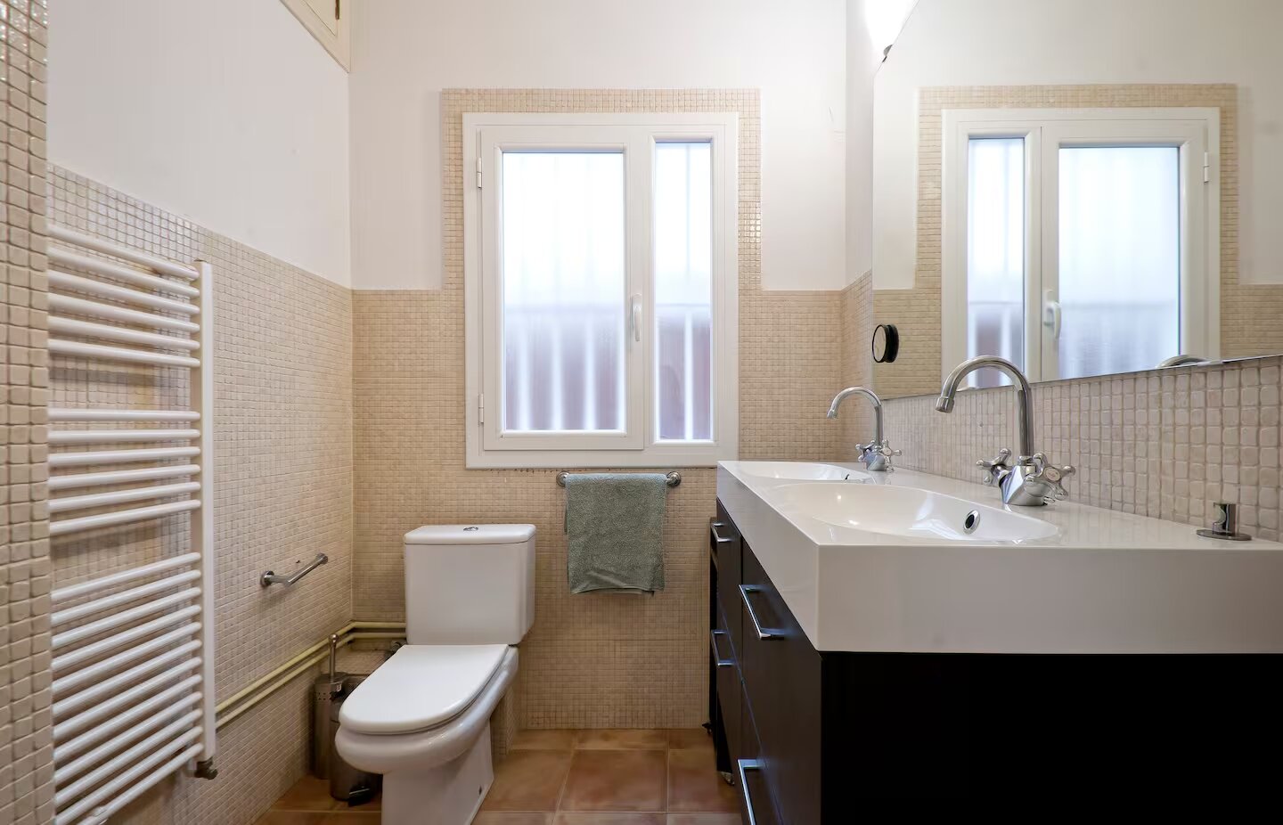 Apartment à Barcelona, Espagne 4 chambres,  No. 141133