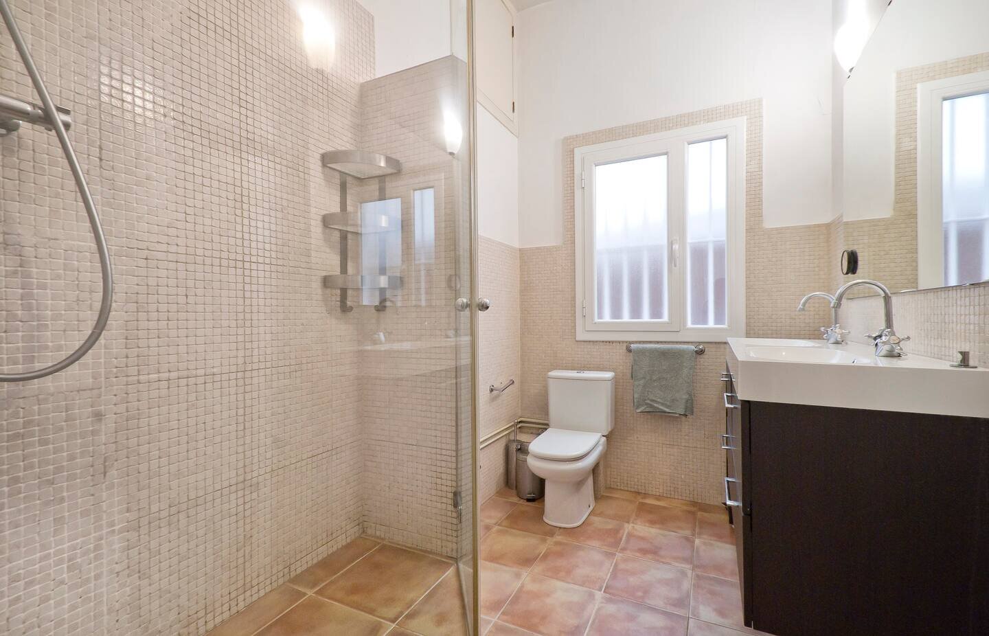 Apartment à Barcelona, Espagne 4 chambres,  No. 141133