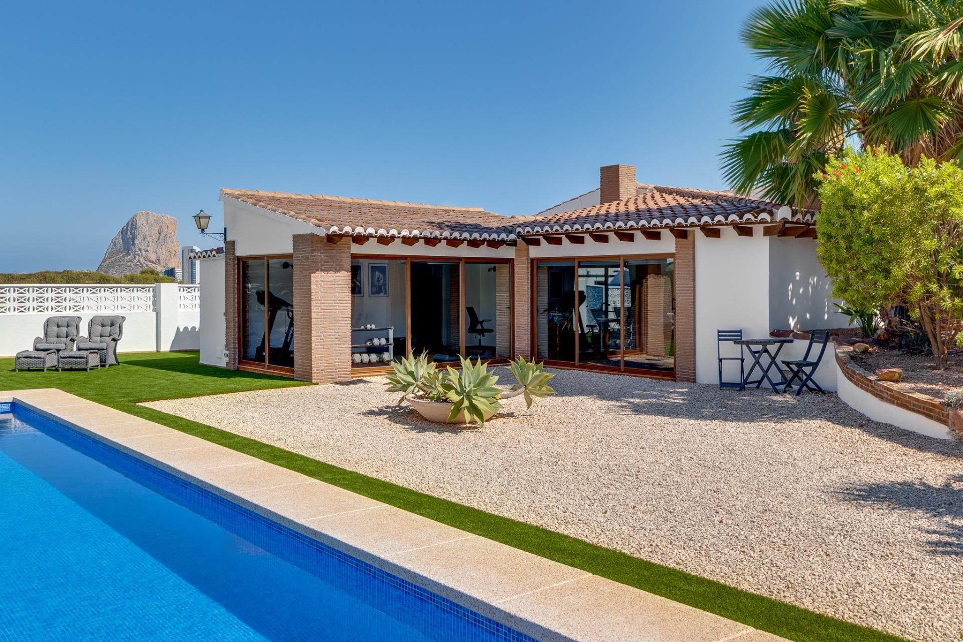 Villa à Calpe, Alicante, Espagne 6 chambres, 492 m2 No. 147733