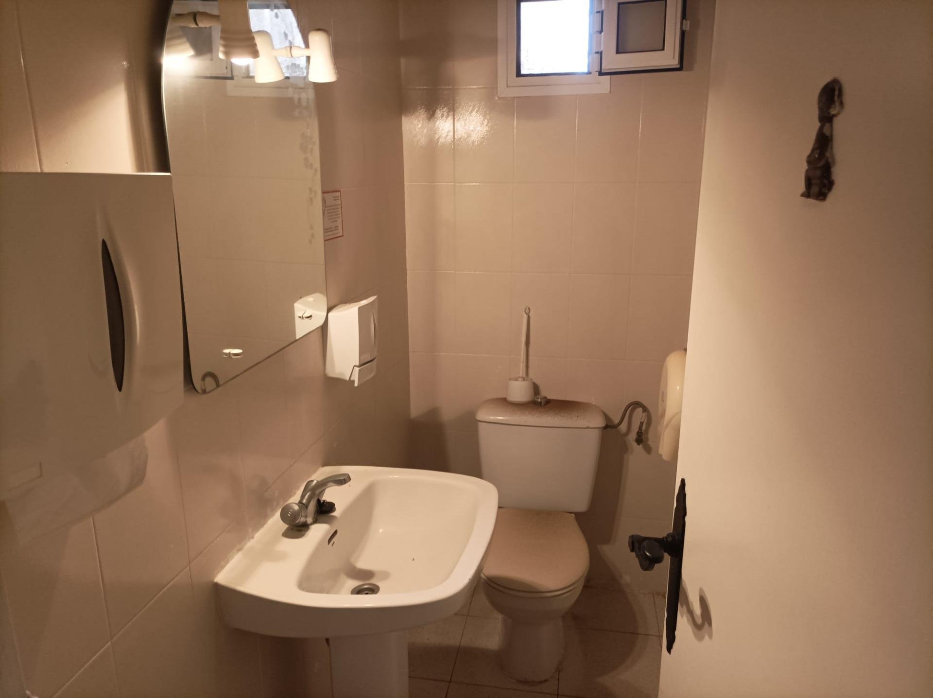 Propiedad comercial en Guardamar del Segura, Alicante, España 83 m2 No. 183895