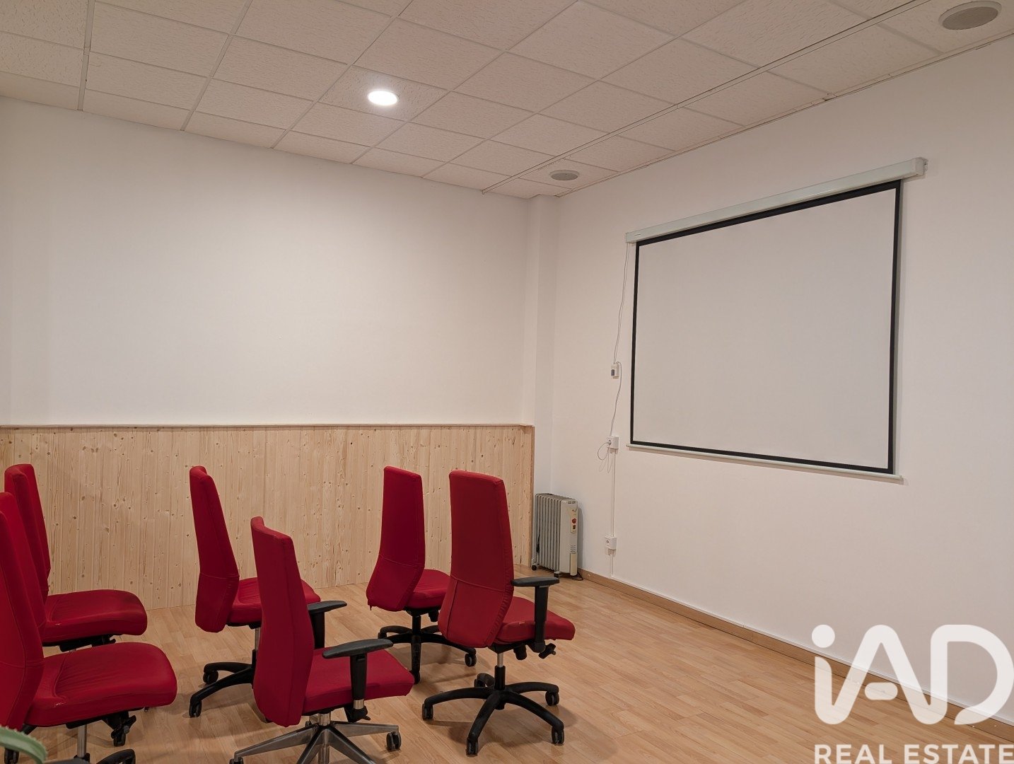 Liikekiinteistö Vilanova i la Geltru, Barcelona, Espanja 6 makuuhuonetta, 139 m2 No. 185220