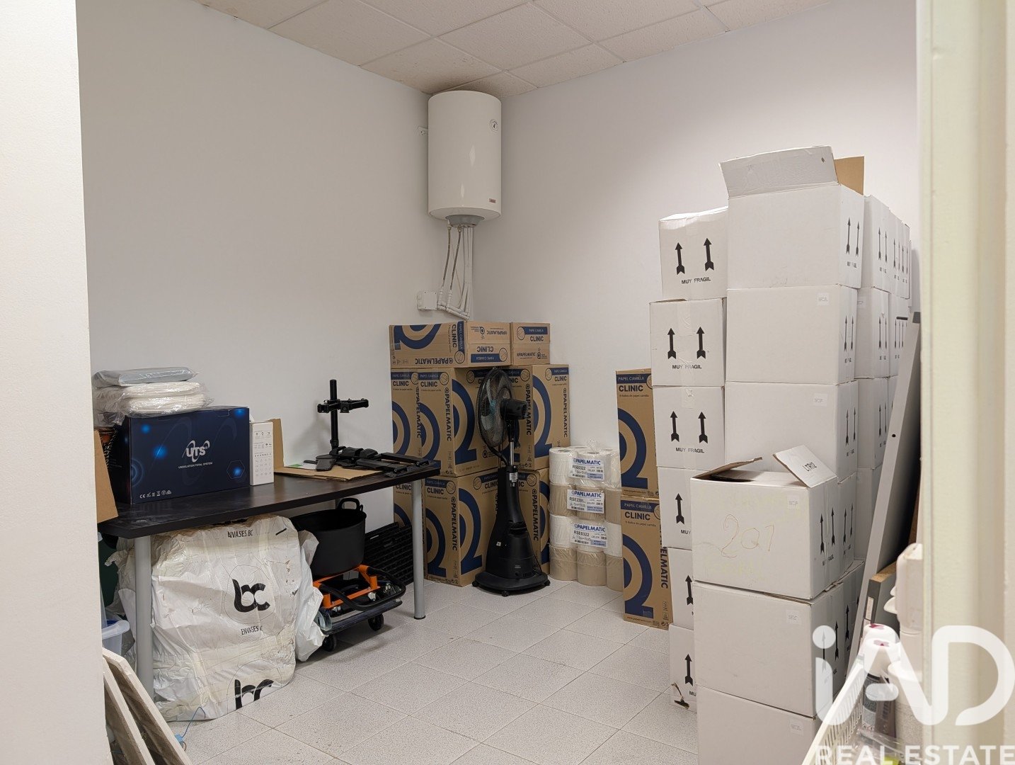 Liikekiinteistö Vilanova i la Geltru, Barcelona, Espanja 6 makuuhuonetta, 139 m2 No. 185220