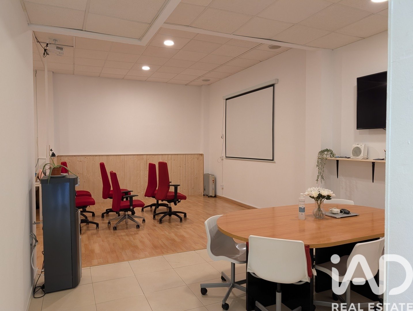 Liikekiinteistö Vilanova i la Geltru, Barcelona, Espanja 6 makuuhuonetta, 139 m2 No. 185220
