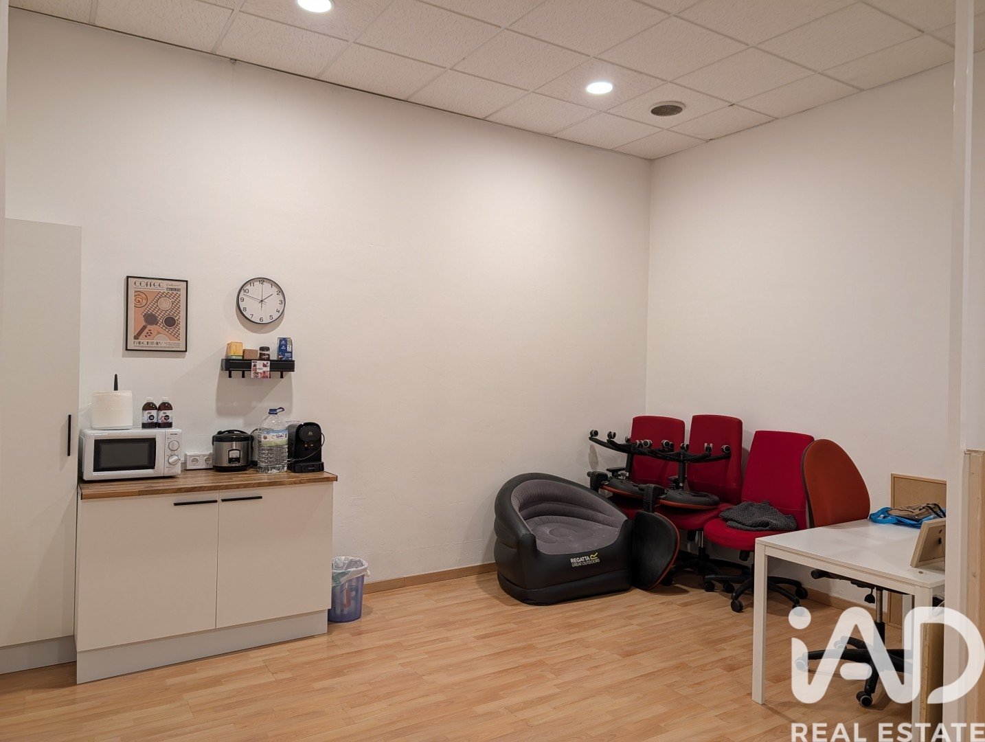 Liikekiinteistö Vilanova i la Geltru, Barcelona, Espanja 6 makuuhuonetta, 139 m2 No. 185220