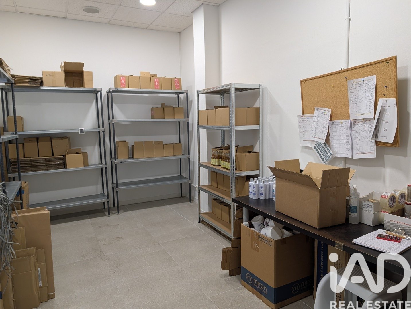 Liikekiinteistö Vilanova i la Geltru, Barcelona, Espanja 6 makuuhuonetta, 139 m2 No. 185220