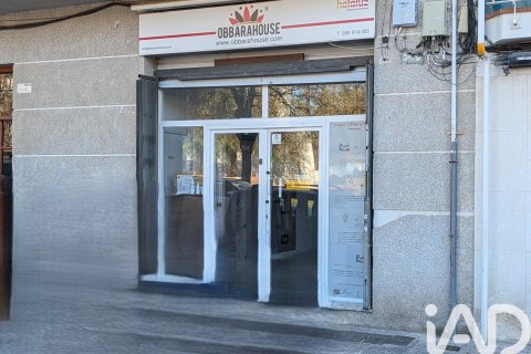 Commercial property in Vilanova i la Geltru, Barcelona, Spain 6 bedrooms, 139 sq.m. No. 185220