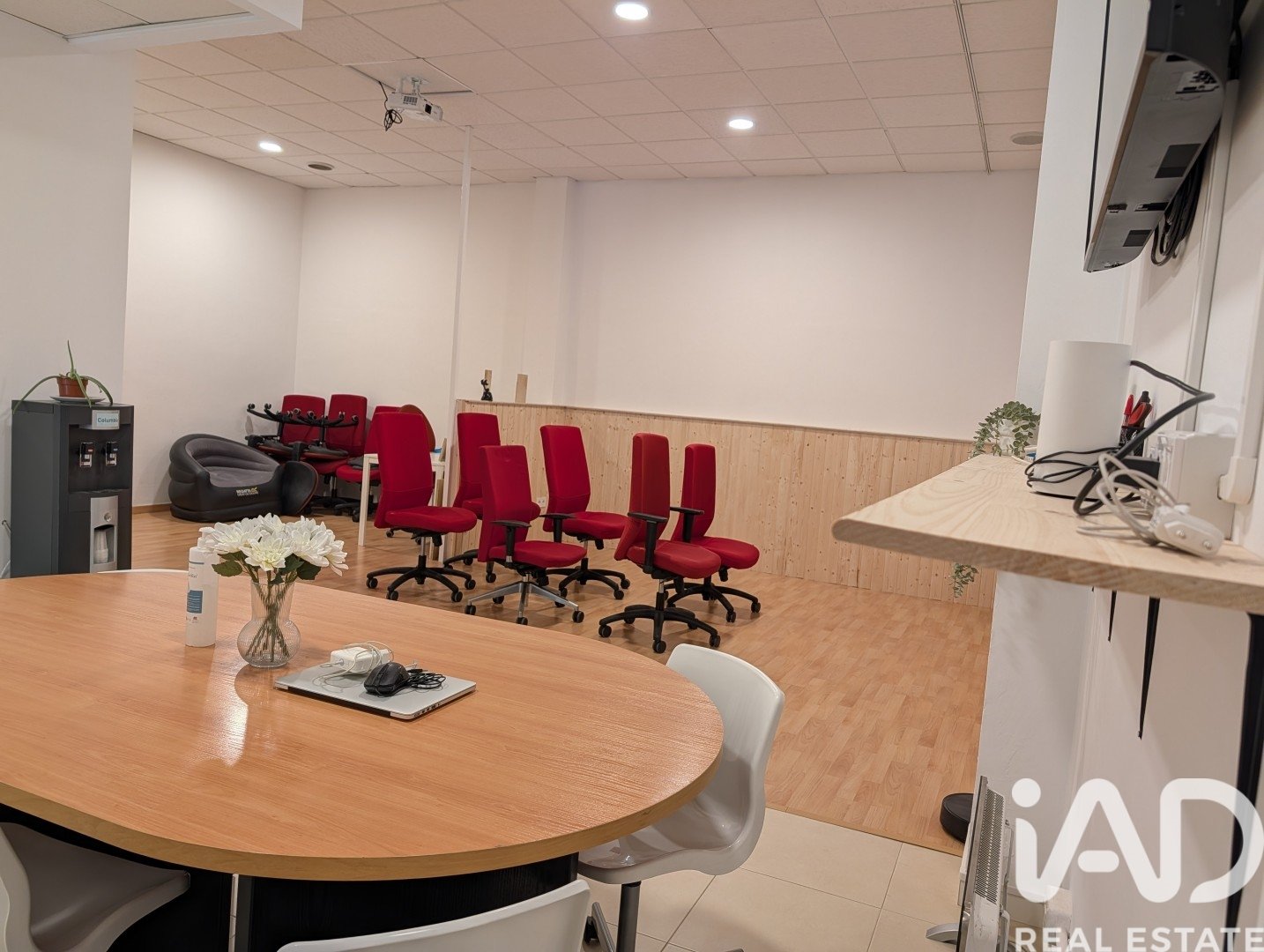 Liikekiinteistö Vilanova i la Geltru, Barcelona, Espanja 6 makuuhuonetta, 139 m2 No. 185220