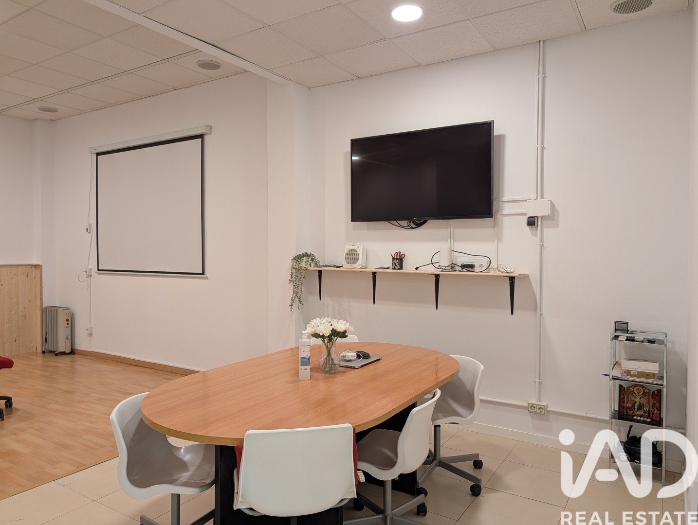 Liikekiinteistö Vilanova i la Geltru, Barcelona, Espanja 6 makuuhuonetta, 139 m2 No. 185220