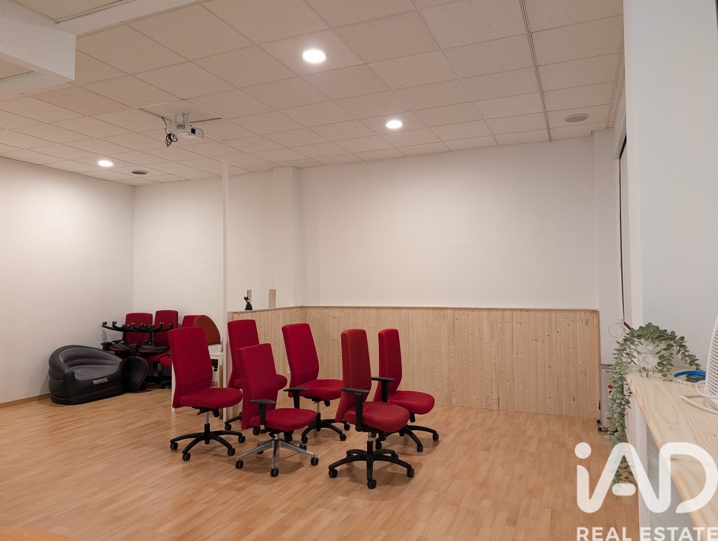 Liikekiinteistö Vilanova i la Geltru, Barcelona, Espanja 6 makuuhuonetta, 139 m2 No. 185220