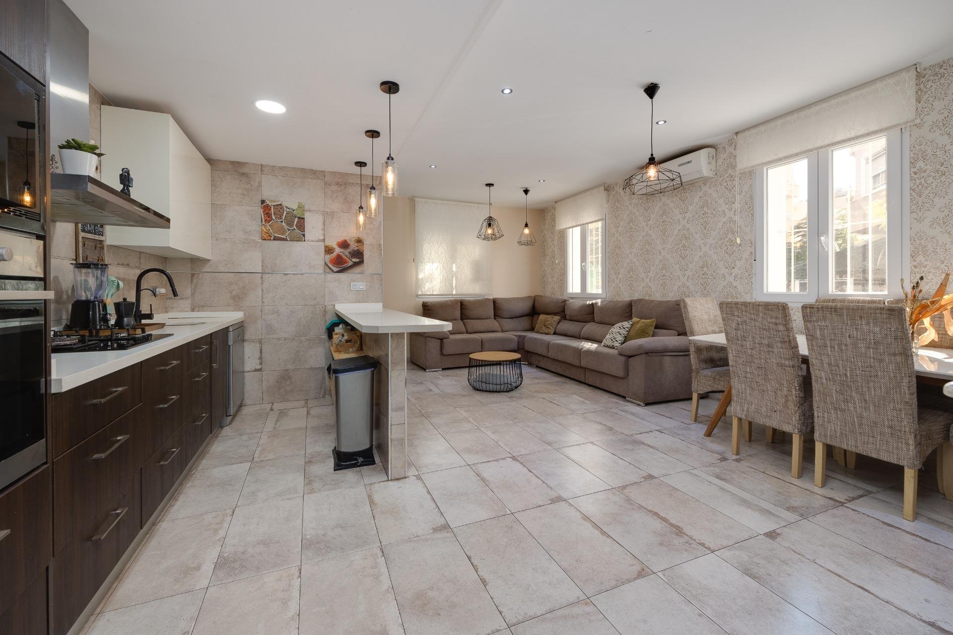 Townhouse in Torrevieja, Alicante, Spain 3 bedrooms, 138 sq.m. No. 189958
