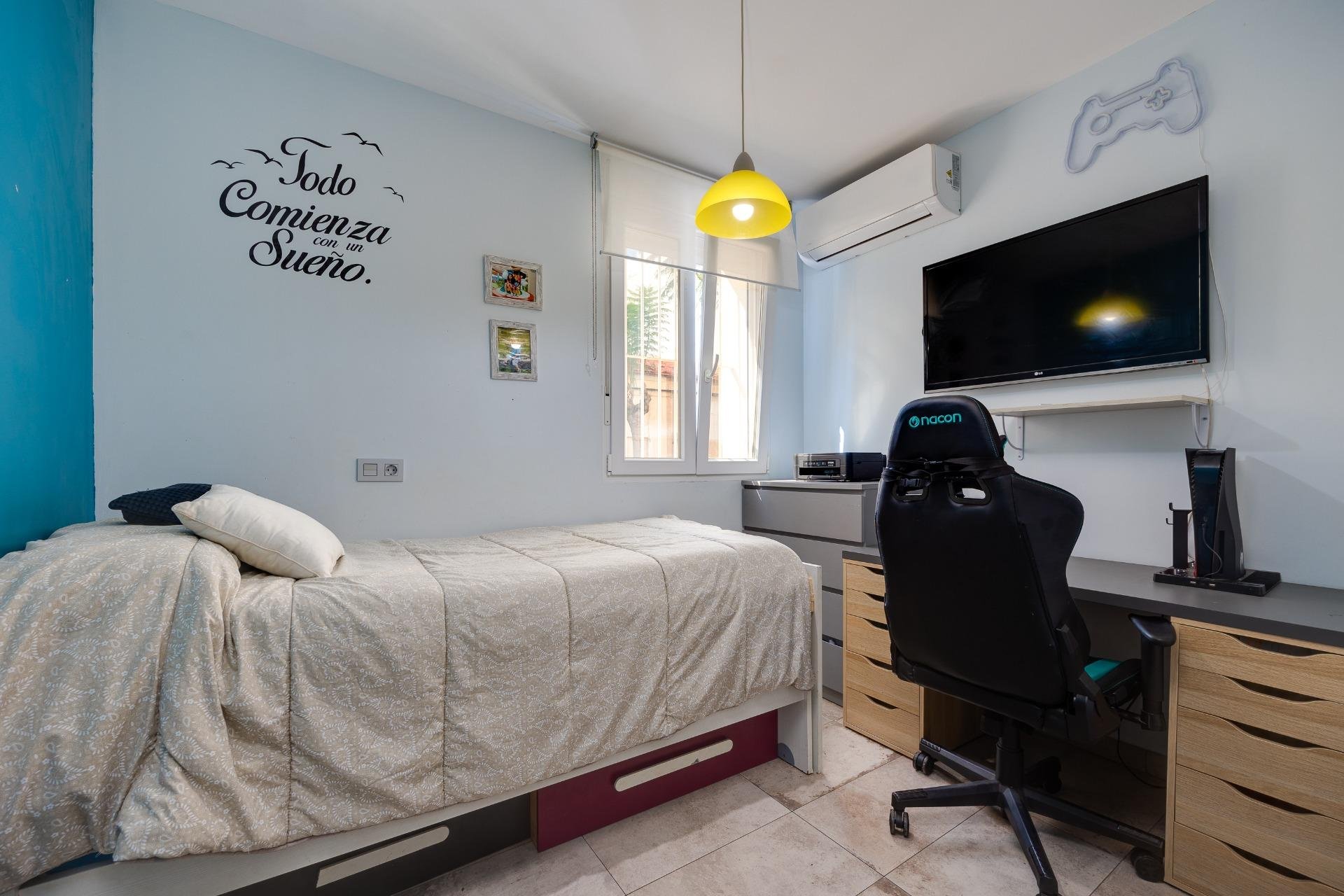 Townhouse in Torrevieja, Alicante, Spain 3 bedrooms, 138 sq.m. No. 189958