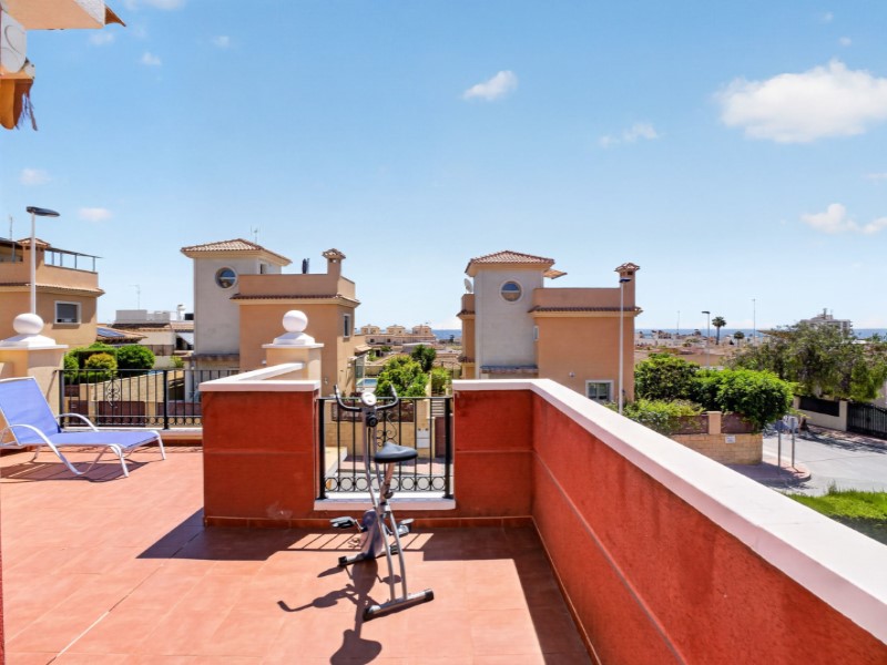 Townhouse in Torrevieja, Alicante, Spain 4 bedrooms, 110 sq.m. No. 189959