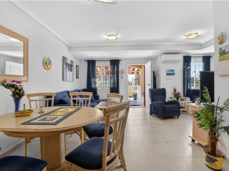 Townhouse in Torrevieja, Alicante, Spain 4 bedrooms, 110 sq.m. No. 189959