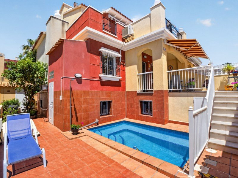 Townhouse in Torrevieja, Alicante, Spain 4 bedrooms, 110 sq.m. No. 189959
