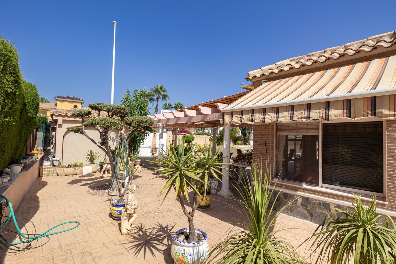 Huvila Alicante, Espanja 4 makuuhuonetta, 180 m2 No. 195693