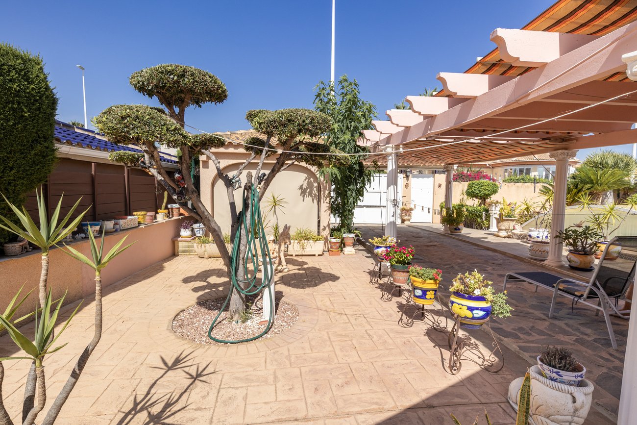 Huvila Alicante, Espanja 4 makuuhuonetta, 180 m2 No. 195693