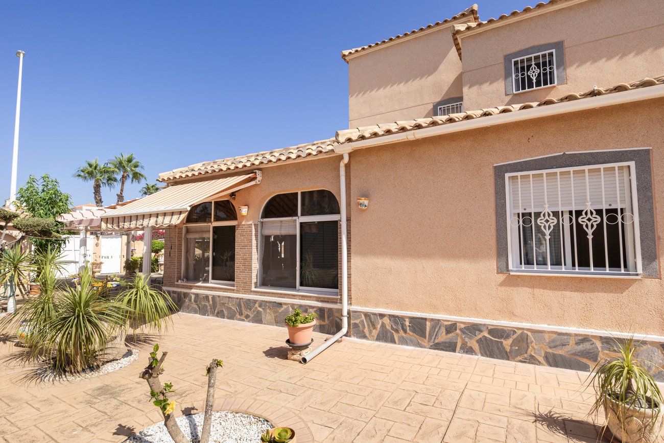 Huvila Alicante, Espanja 4 makuuhuonetta, 180 m2 No. 195693