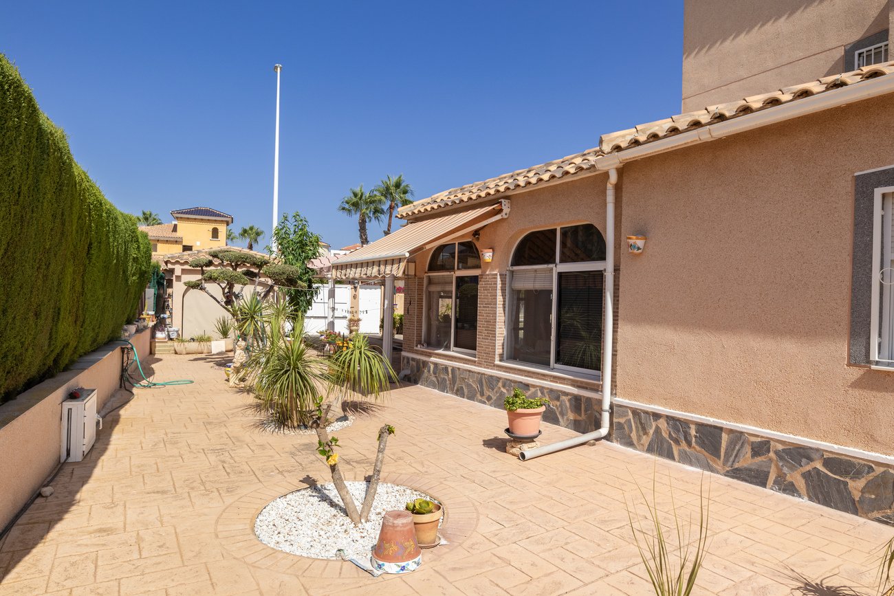 Huvila Alicante, Espanja 4 makuuhuonetta, 180 m2 No. 195693