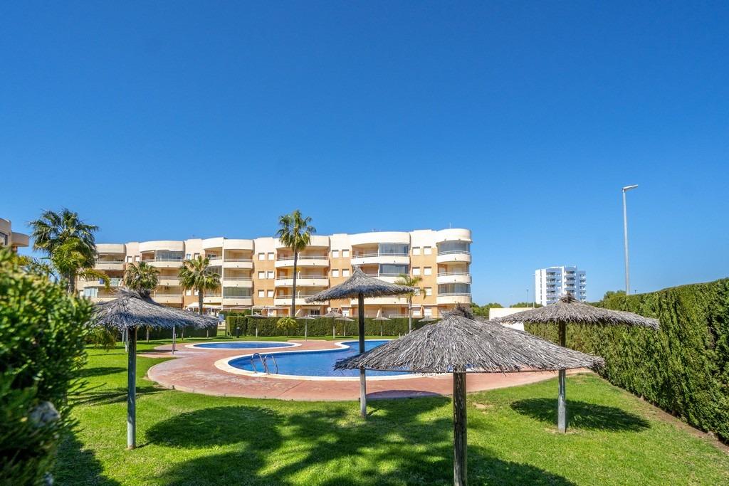 Apartamento en Dehesa De Campoamor, Alicante, España 2 dormitorios, 72 m2 No. 190108