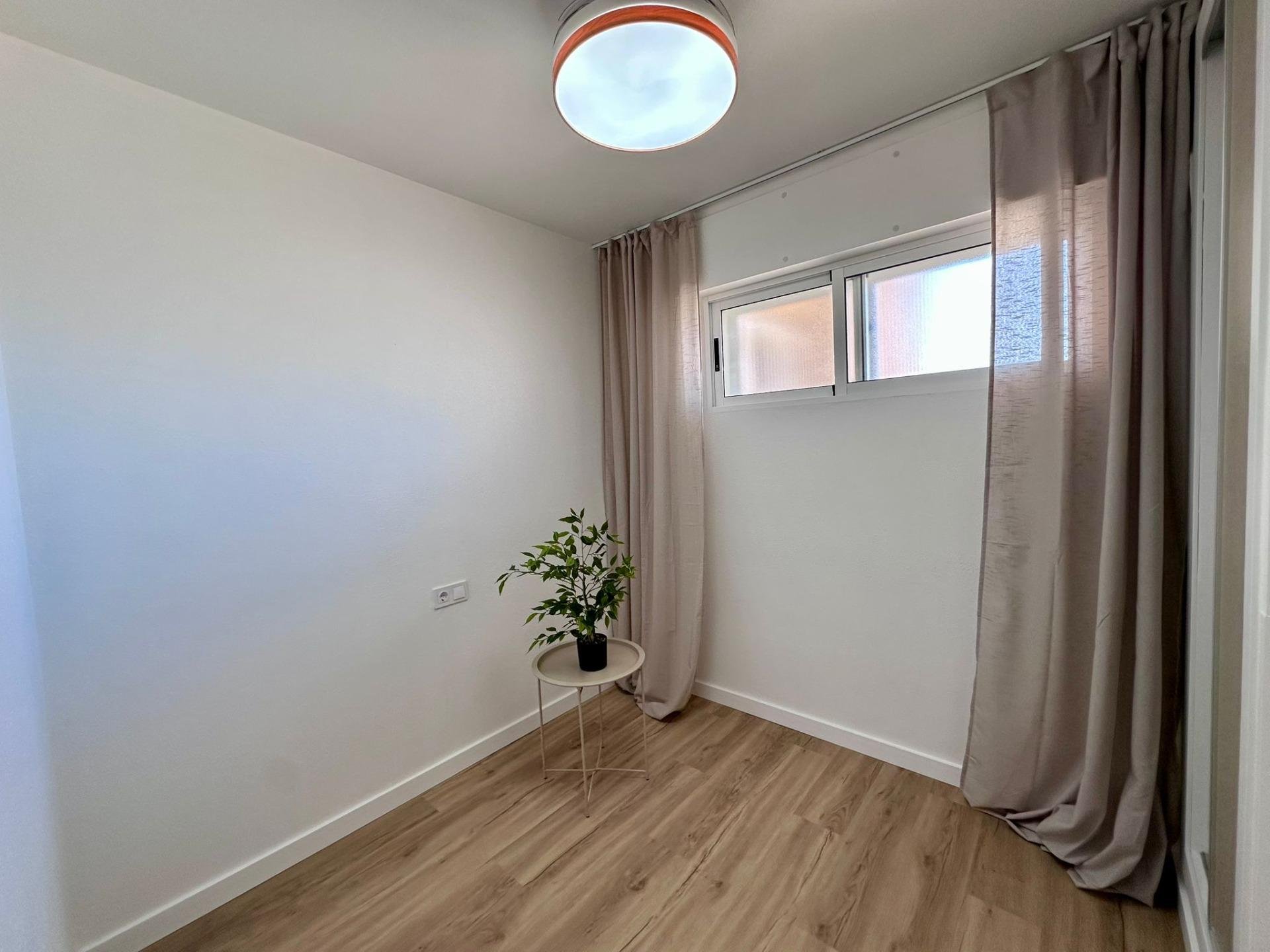 Appartamento a Torrevieja, Alicante, Spagna 2 camere da letto, 55 mq. N° 190105