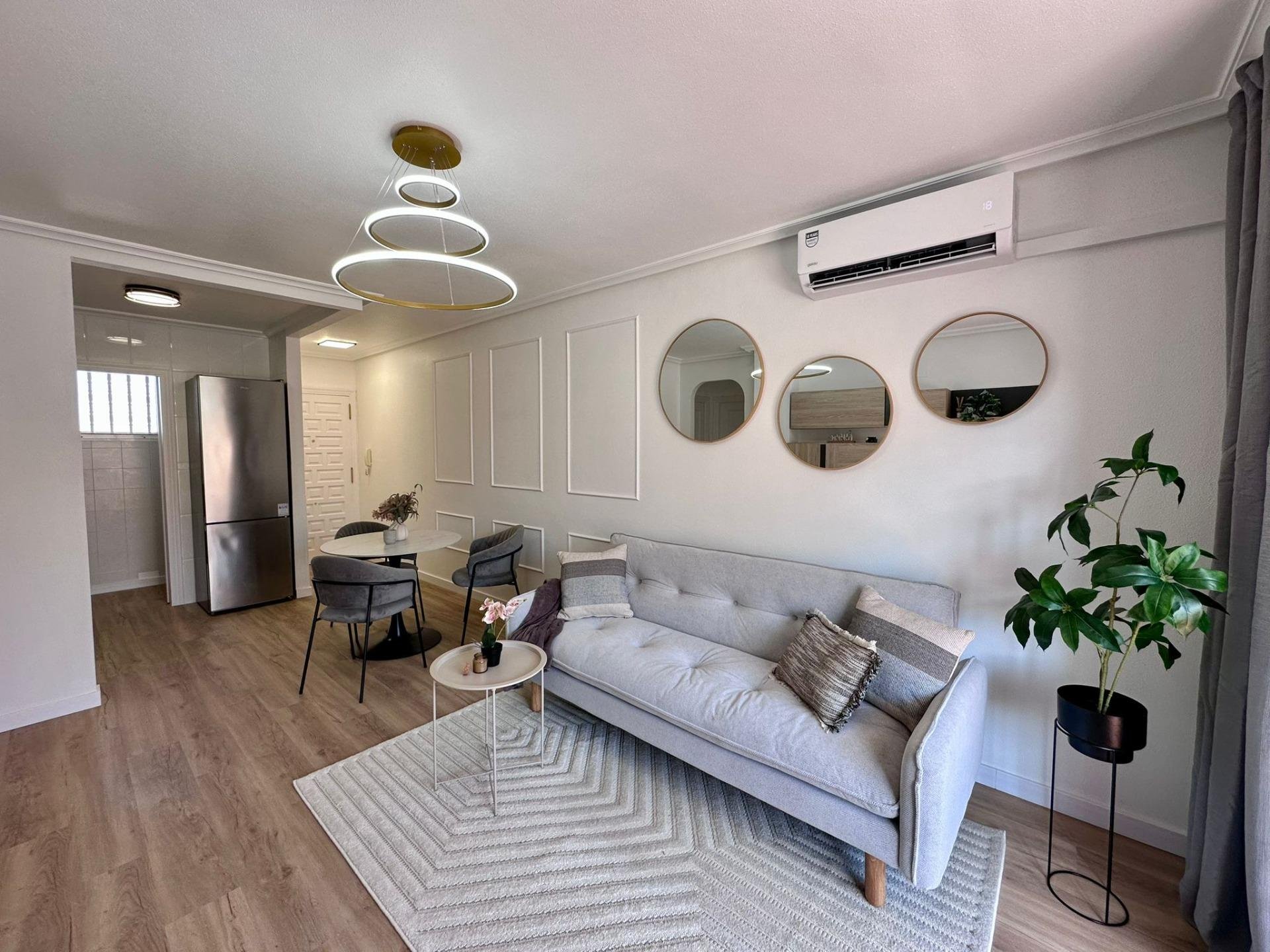 Appartamento a Torrevieja, Alicante, Spagna 2 camere da letto, 55 mq. N° 190105
