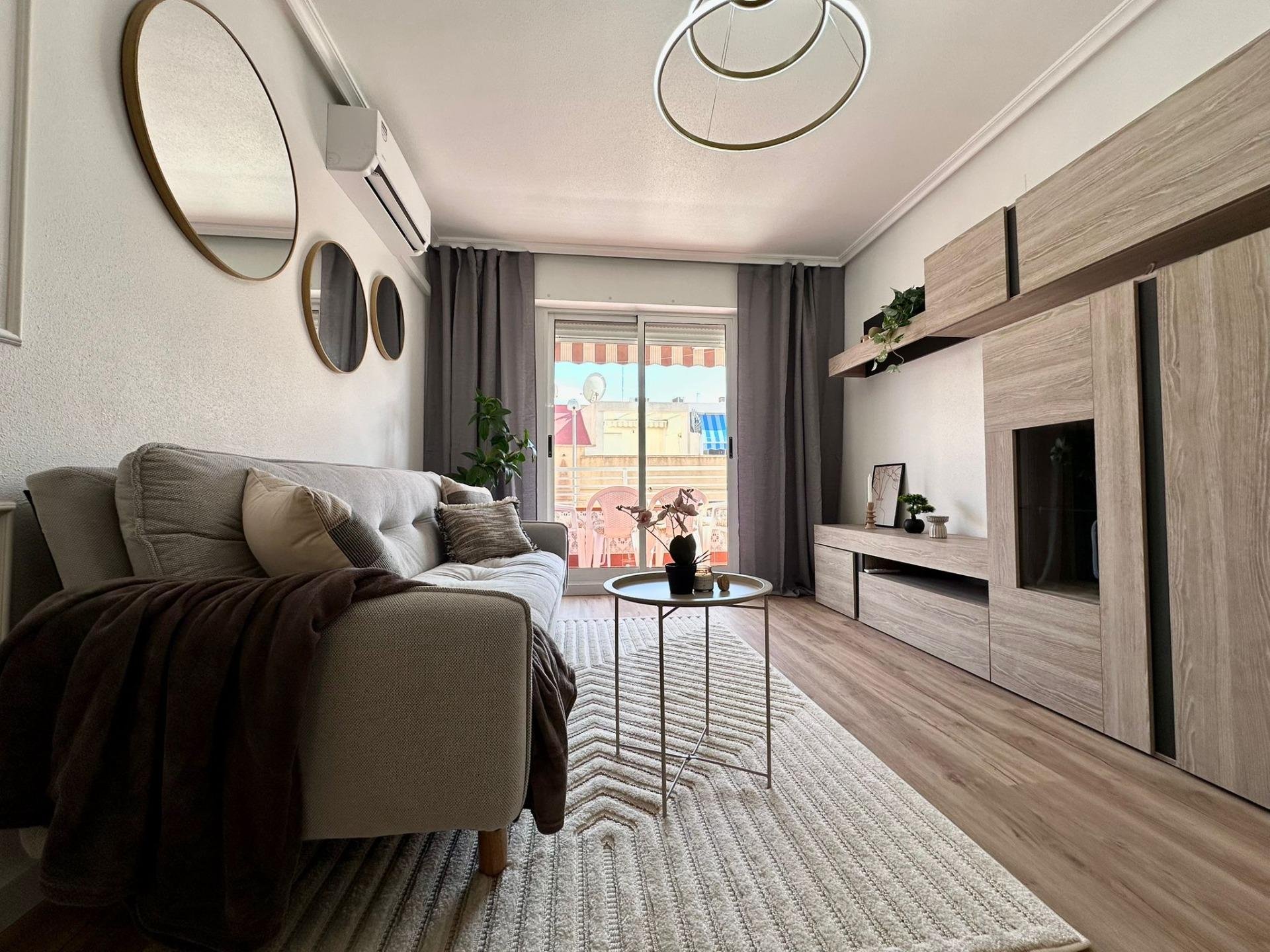 Appartamento a Torrevieja, Alicante, Spagna 2 camere da letto, 55 mq. N° 190105