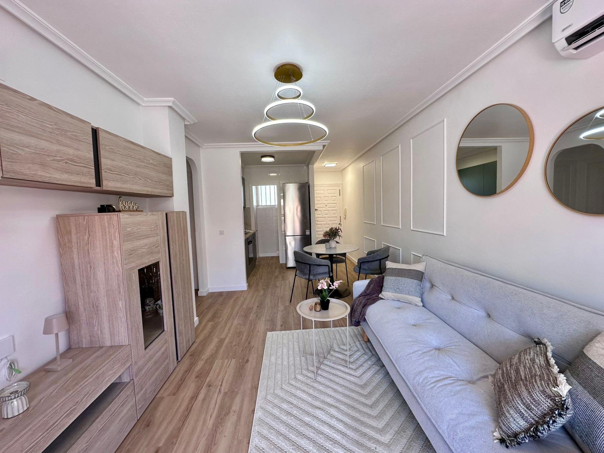 Appartamento a Torrevieja, Alicante, Spagna 2 camere da letto, 55 mq. N° 190105