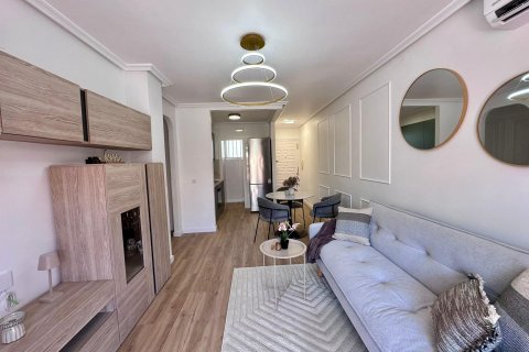 Apartment in Torrevieja, Alicante, Spain 2 bedrooms, 55 sq.m. No. 190105