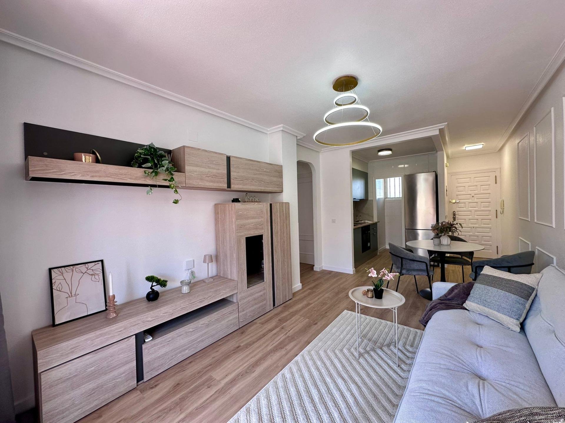 Appartamento a Torrevieja, Alicante, Spagna 2 camere da letto, 55 mq. N° 190105