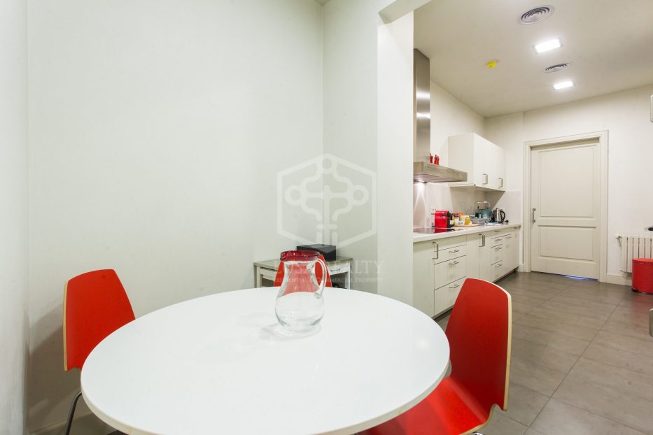 Huoneisto Barcelona, Espanja 4 makuuhuonetta, 210 m2 No. 173814