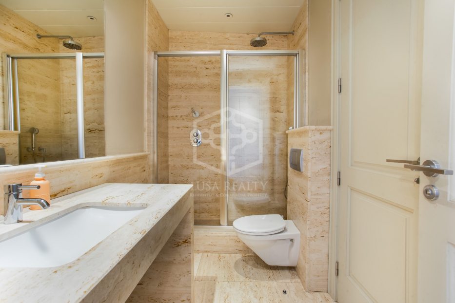Huoneisto Barcelona, Espanja 4 makuuhuonetta, 210 m2 No. 173814